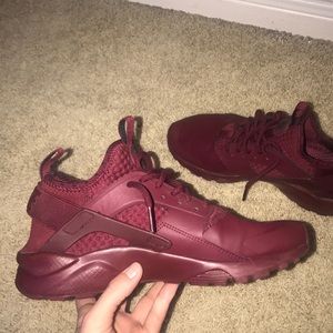 Air Huarache Run Ultra SE ‘Burgundy’